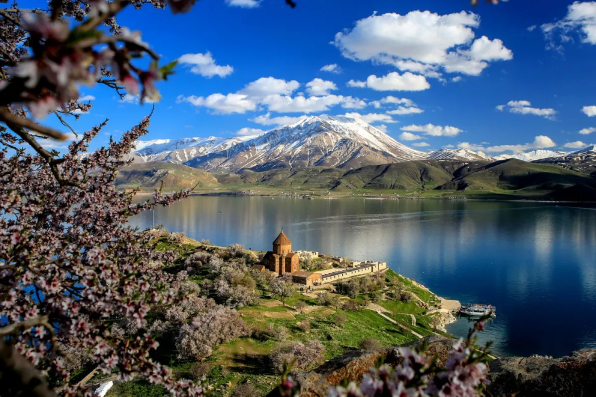7 Days Istanbul & Van Lake Discovery